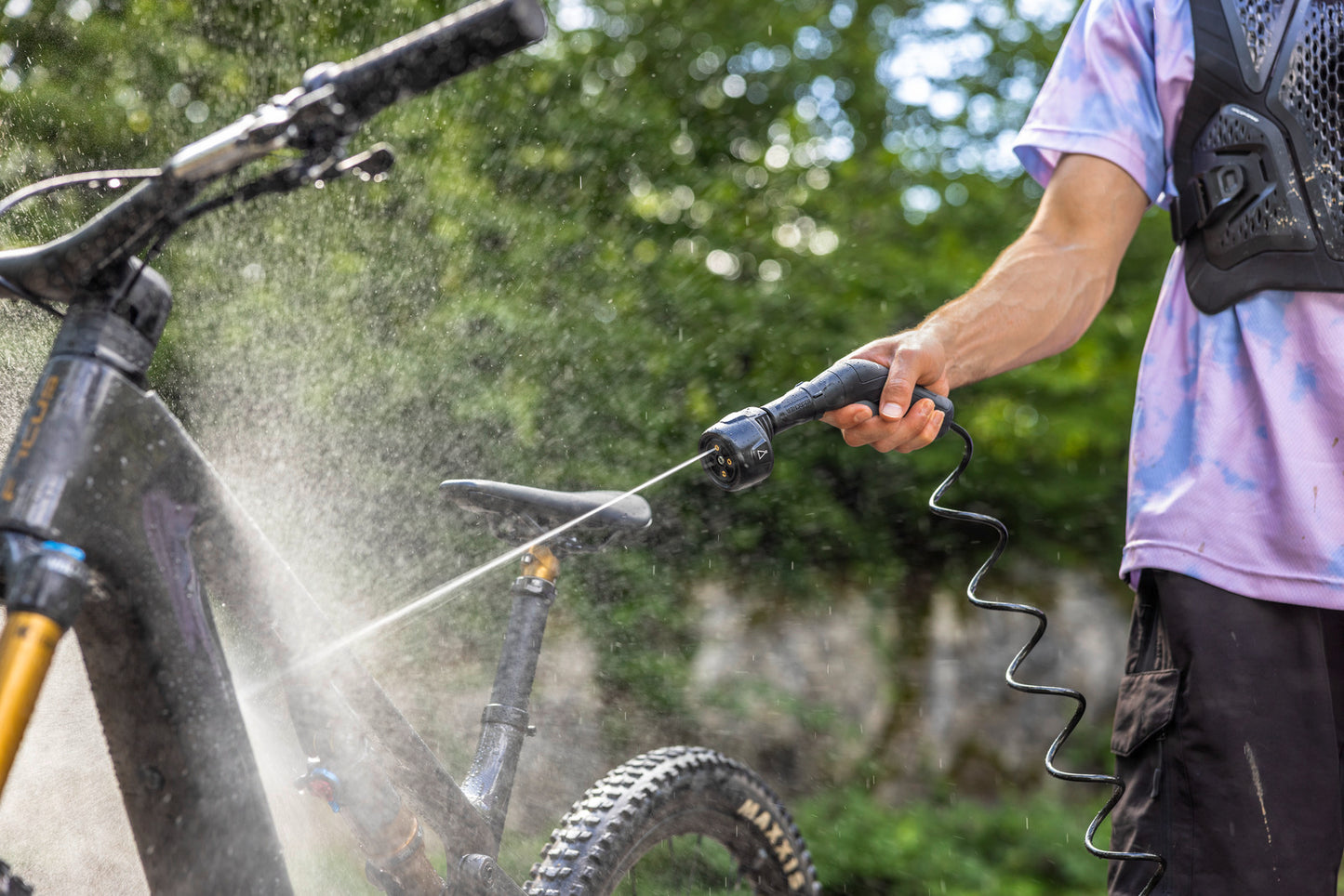 Multifunctional nozzle low-pressure